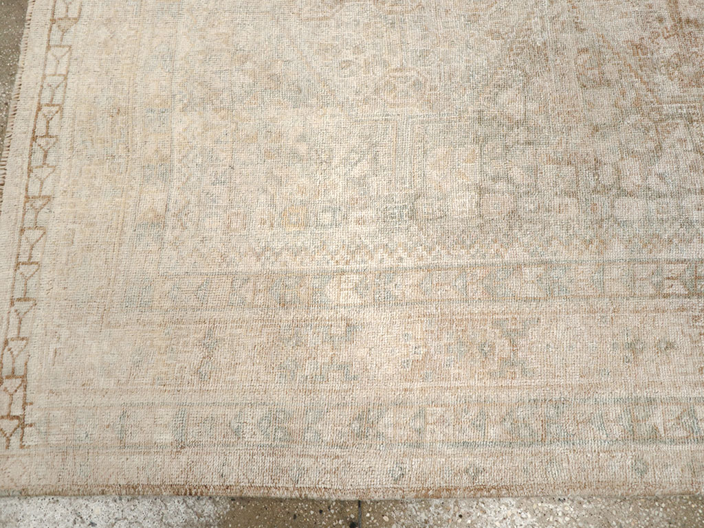Vintage Persian Shiraz Accent Rug, No.32598 - Gsblank