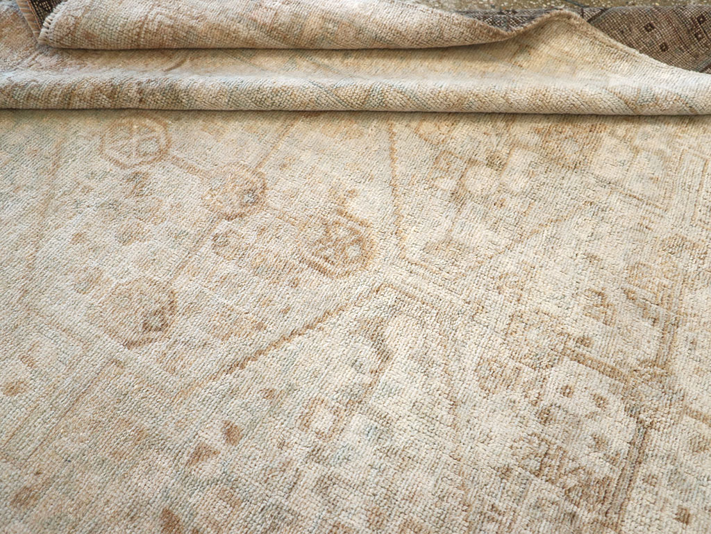 Vintage Persian Shiraz Accent Rug, No.32598 - Gsblank