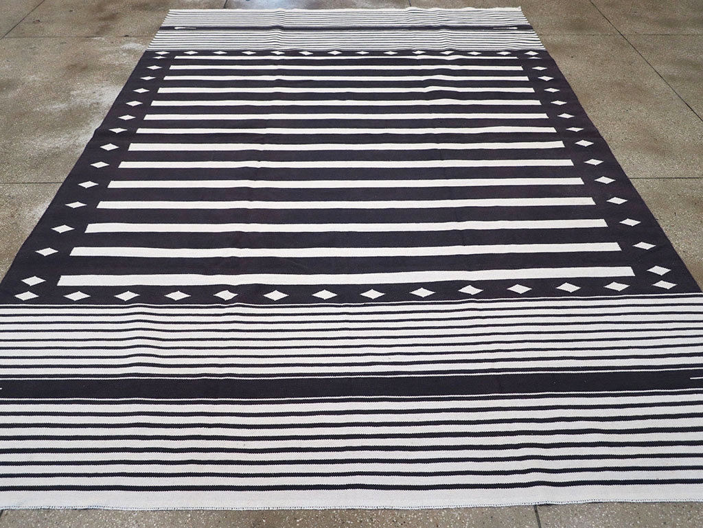 Modern Indian Flatweave Dhurrie Room Size Carpet, No.32613 - Gsblank