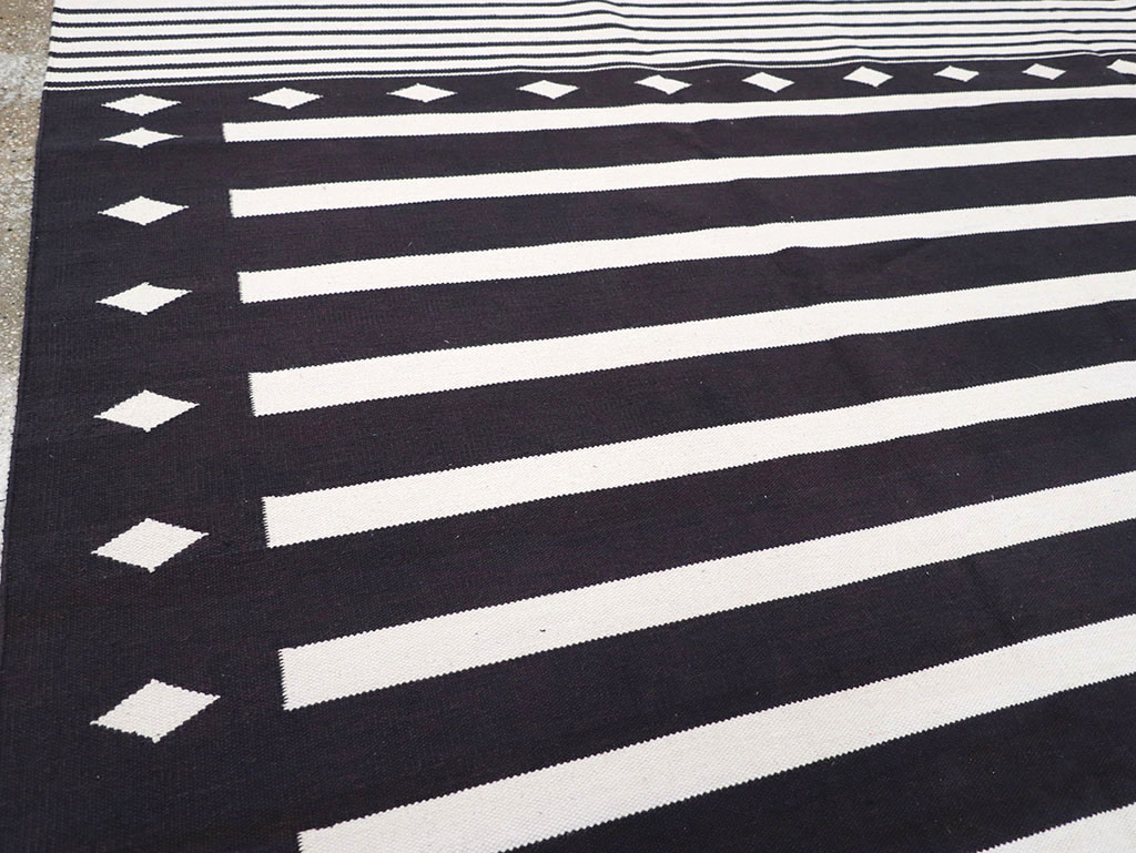 Modern Indian Flatweave Dhurrie Room Size Carpet, No.32613 - Gsblank