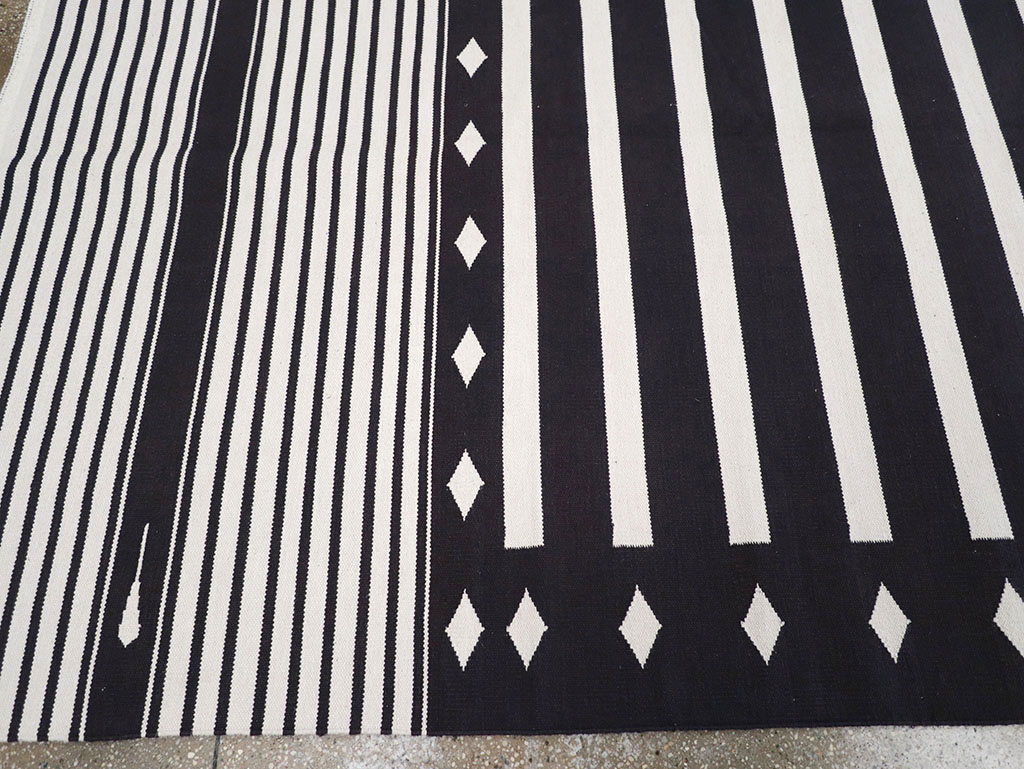 Modern Indian Flatweave Dhurrie Room Size Carpet, No.32613 - Gsblank