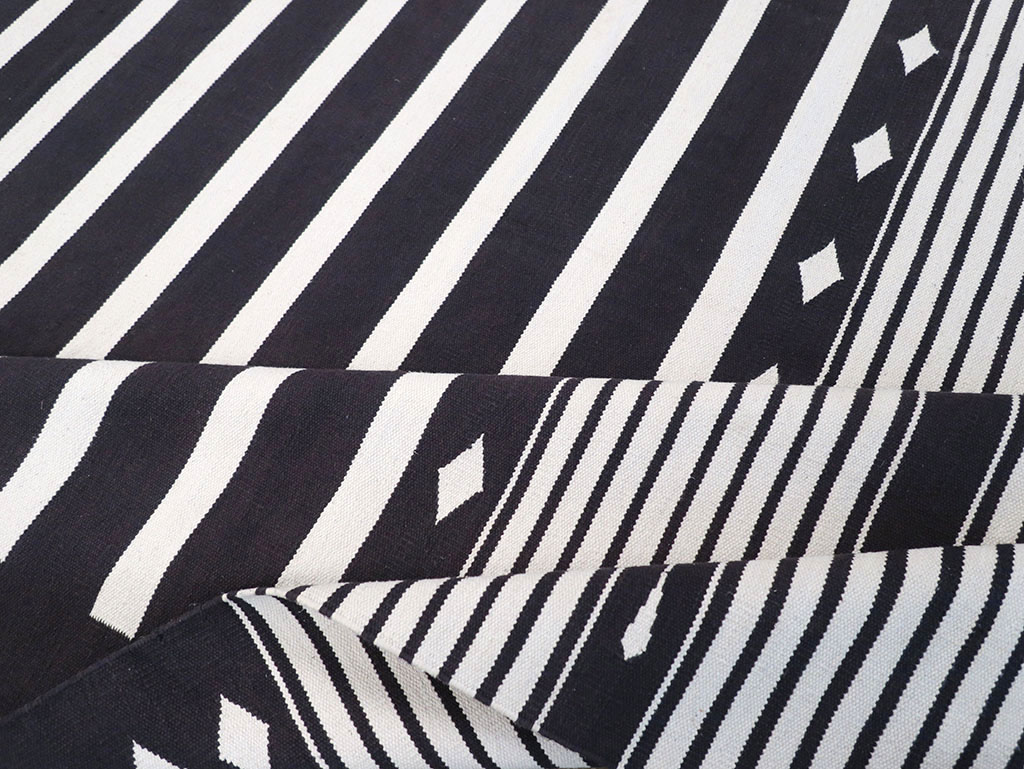 Modern Indian Flatweave Dhurrie Room Size Carpet, No.32613 - Gsblank