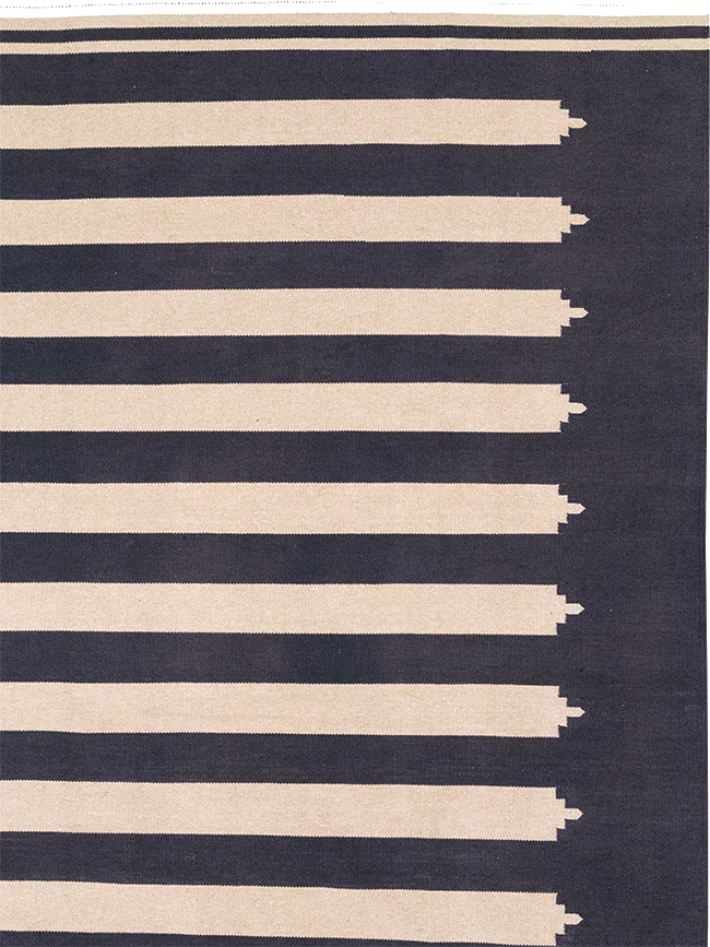 Modern Indian Flatweave Dhurrie Room Size Carpet, No.32624 - Gsblank