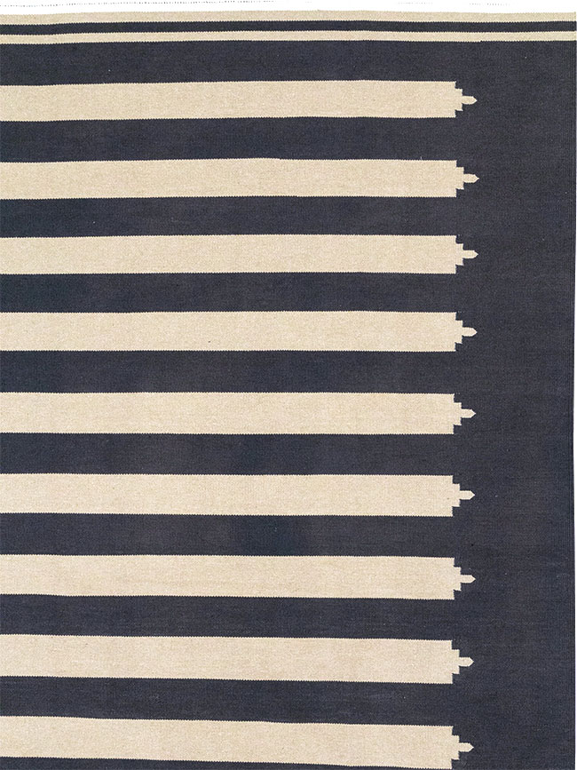 Modern Indian Flatweave Dhurrie Room Size Carpet, No.32624 - Gsblank