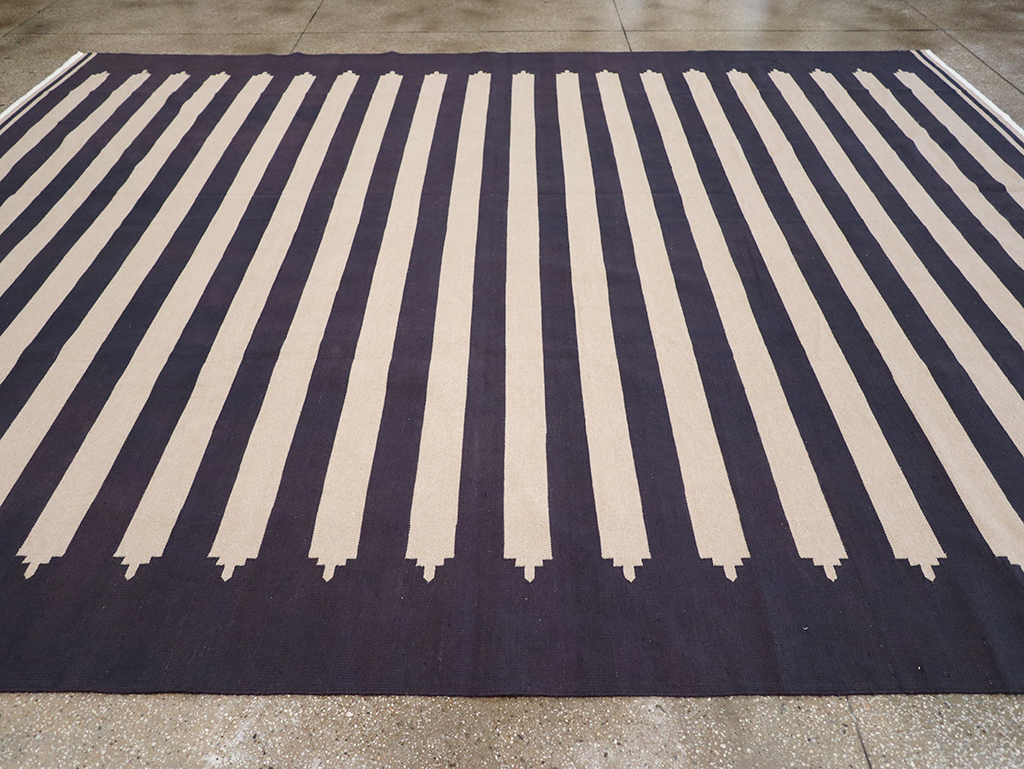 Modern Indian Flatweave Dhurrie Room Size Carpet, No.32624 - Gsblank