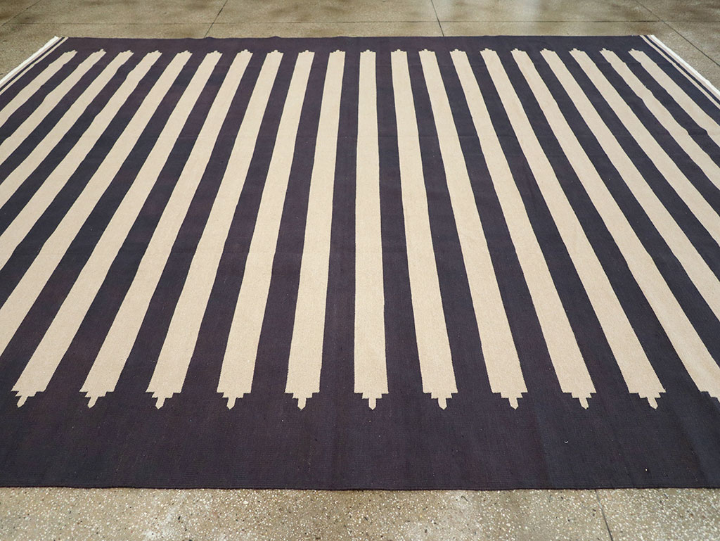 Modern Indian Flatweave Dhurrie Room Size Carpet, No.32624 - Gsblank