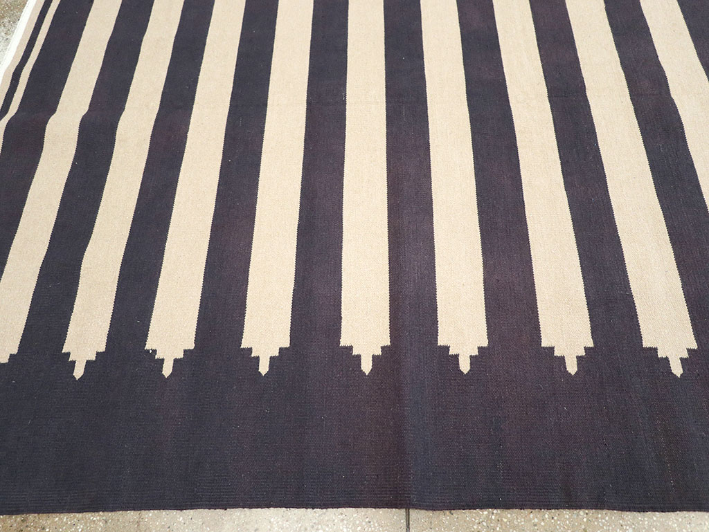 Modern Indian Flatweave Dhurrie Room Size Carpet, No.32624 - Gsblank