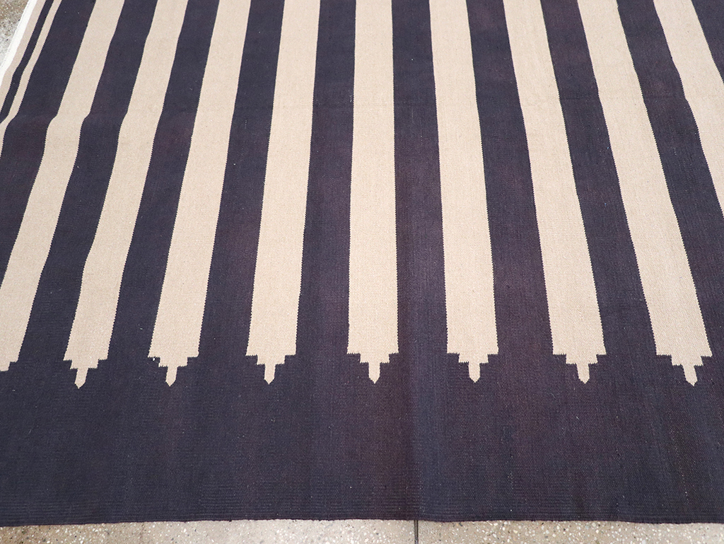 Modern Indian Flatweave Dhurrie Room Size Carpet, No.32624 - Gsblank