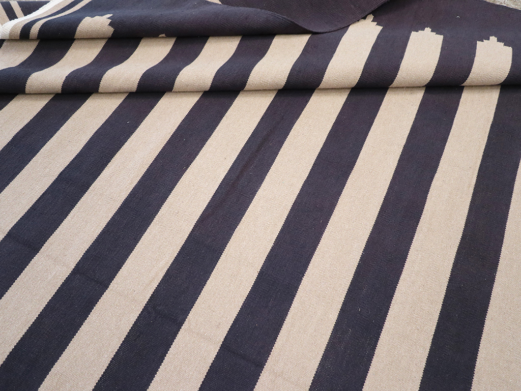 Modern Indian Flatweave Dhurrie Room Size Carpet, No.32624 - Gsblank