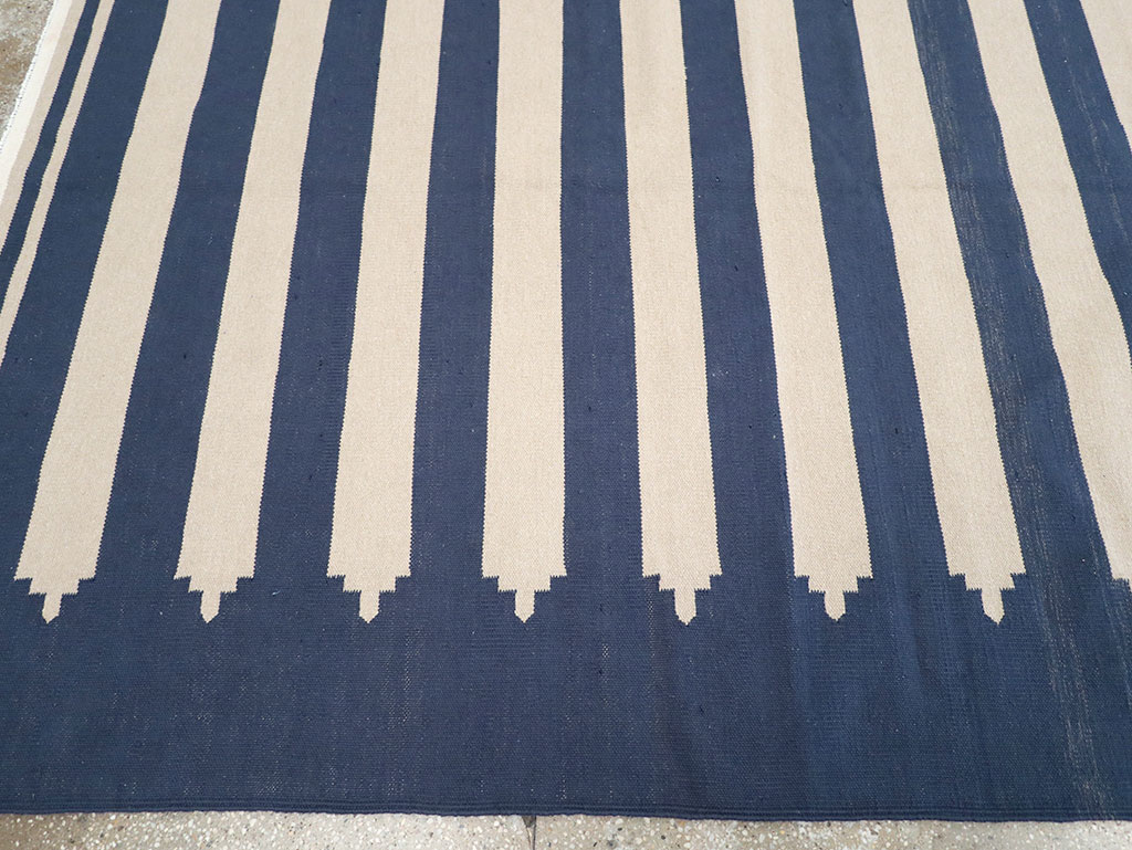 Modern Indian Cotton Dhurrie Room Size Carpet, No.32631 - Gsblank