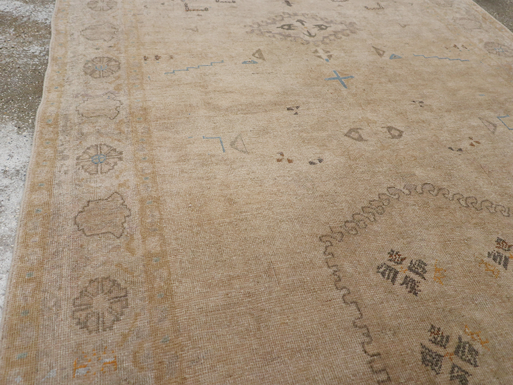 Vintage Persian Veece Accent Carpet, No.32904 - Gsblank