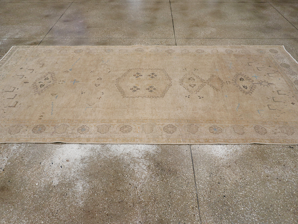 Vintage Persian Veece Accent Carpet, No.32904 - Gsblank