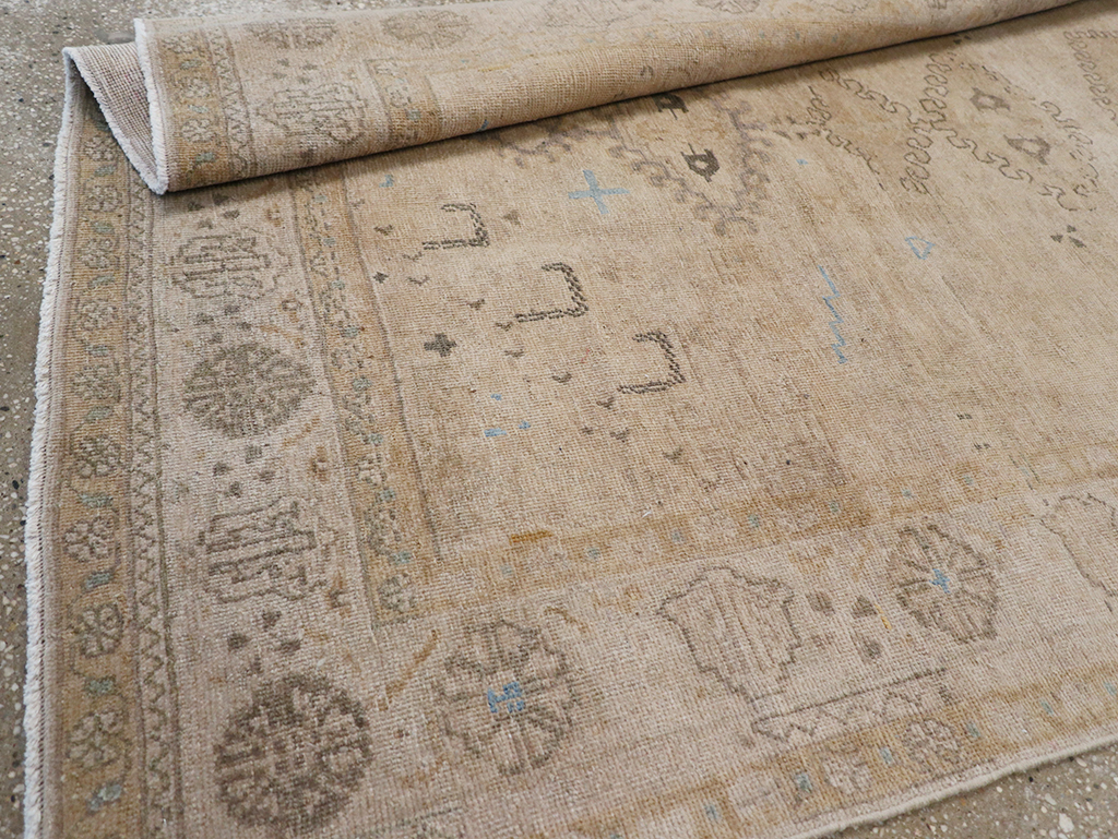 Vintage Persian Veece Accent Carpet, No.32904 - Gsblank