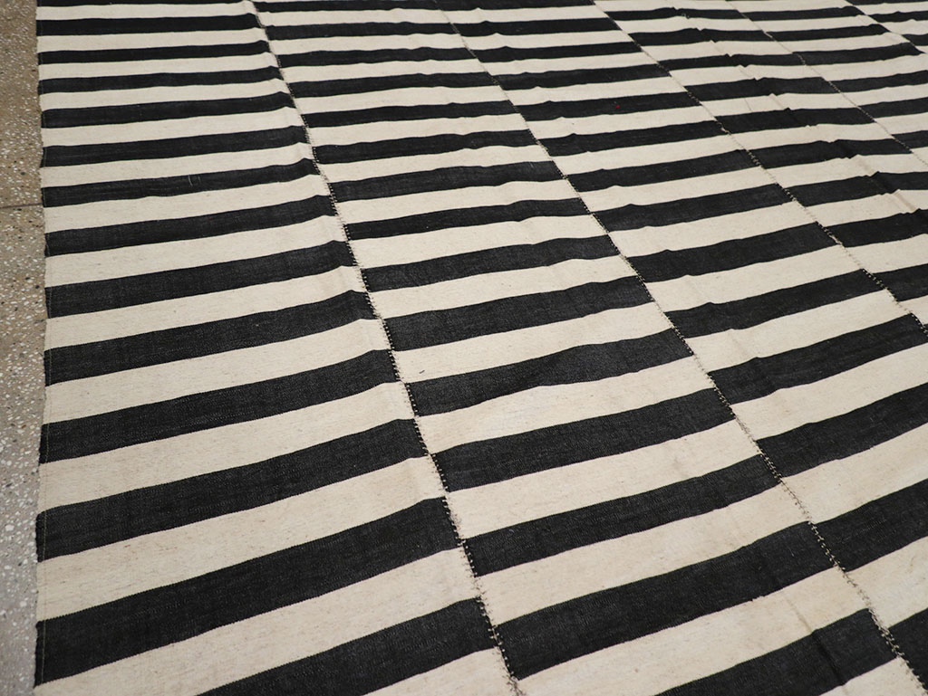 Modern Persian Flatweave Kilim Large Room Size Carpet, No.32917 - Gsblank