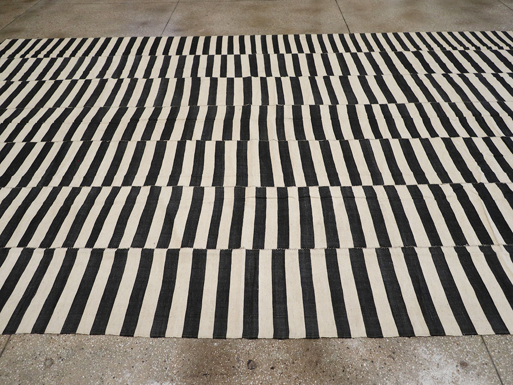 Modern Persian Flatweave Kilim Large Room Size Carpet, No.32917 - Gsblank