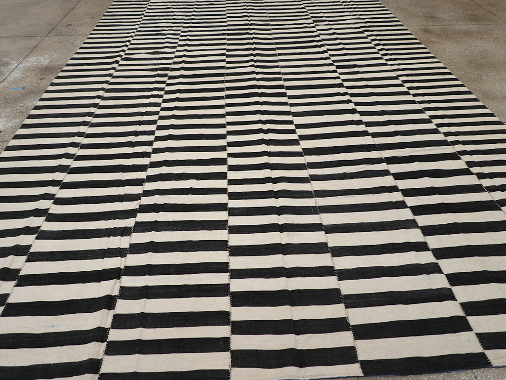 Modern Persian Flatweave Kilim Large Room Size Carpet, No.32917 - Gsblank