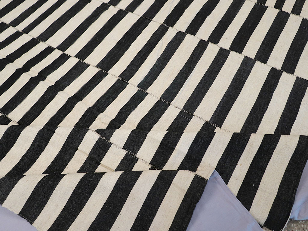 Modern Persian Flatweave Kilim Large Room Size Carpet, No.32917 - Gsblank