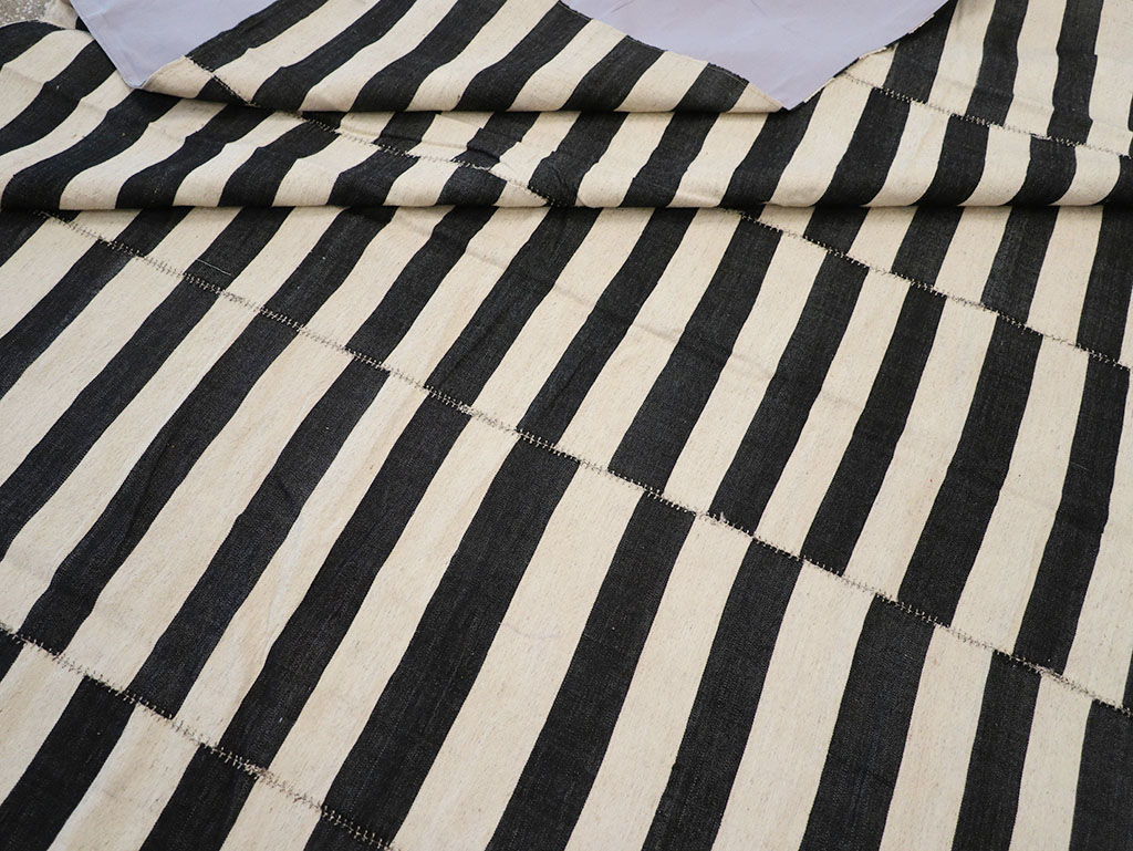 Modern Persian Flatweave Kilim Large Room Size Carpet, No.32917 - Gsblank