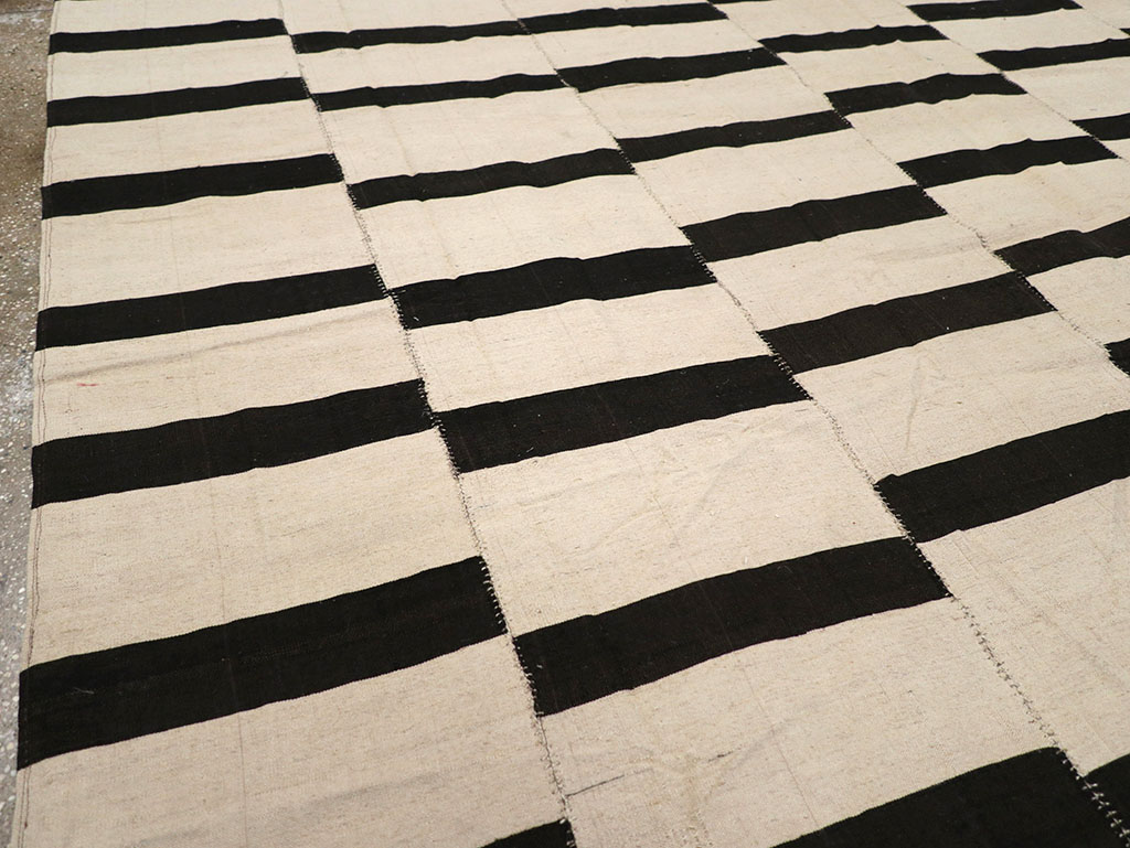 Modern Persian Flatweave Kilim Room Size Carpet, No.32922 - Gsblank