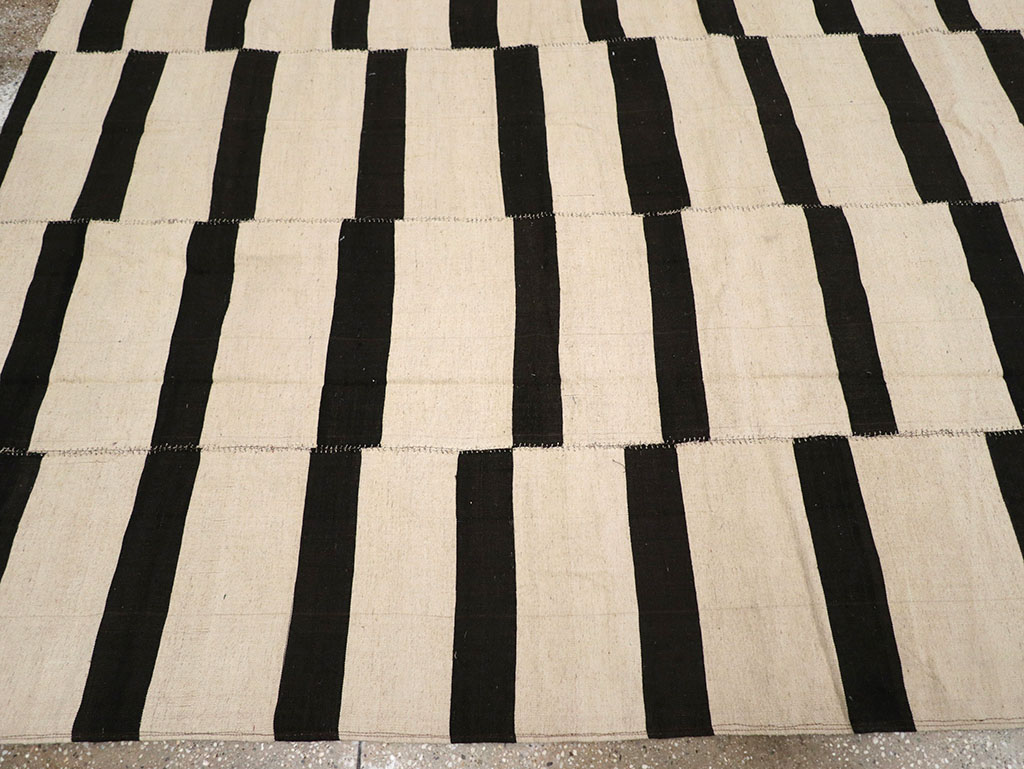 Modern Persian Flatweave Kilim Room Size Carpet, No.32922 - Gsblank