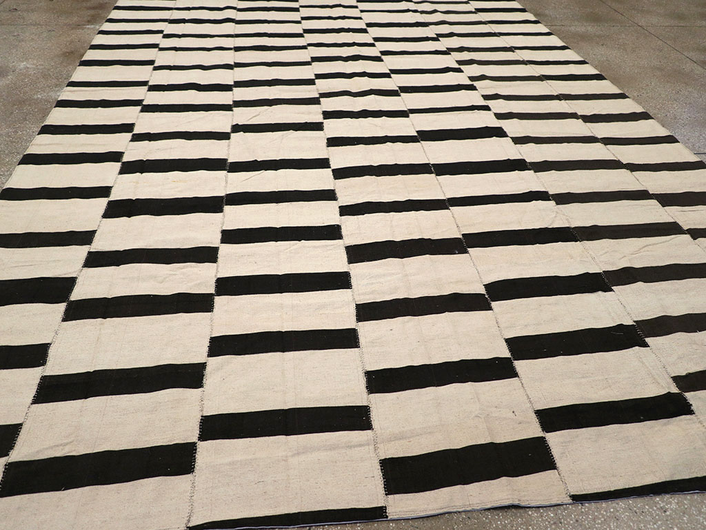 Modern Persian Flatweave Kilim Room Size Carpet, No.32922 - Gsblank