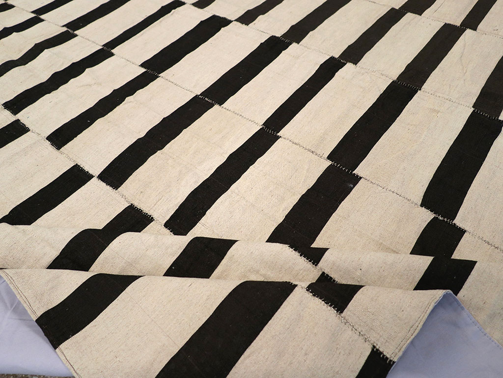 Modern Persian Flatweave Kilim Room Size Carpet, No.32922 - Gsblank