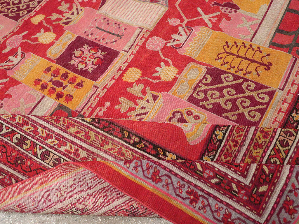 Antique East Turkestan Pictorial Vase Khotan Room Size Carpet, No.32926 - Gsblank