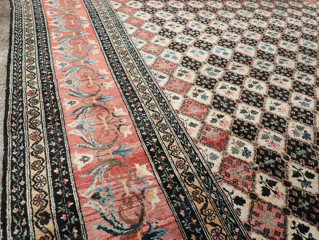 Vintage Persian Bakhtiari Room Size Carpet, No.32934 - Gsblank