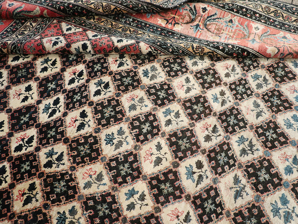 Vintage Persian Bakhtiari Room Size Carpet, No.32934 - Gsblank