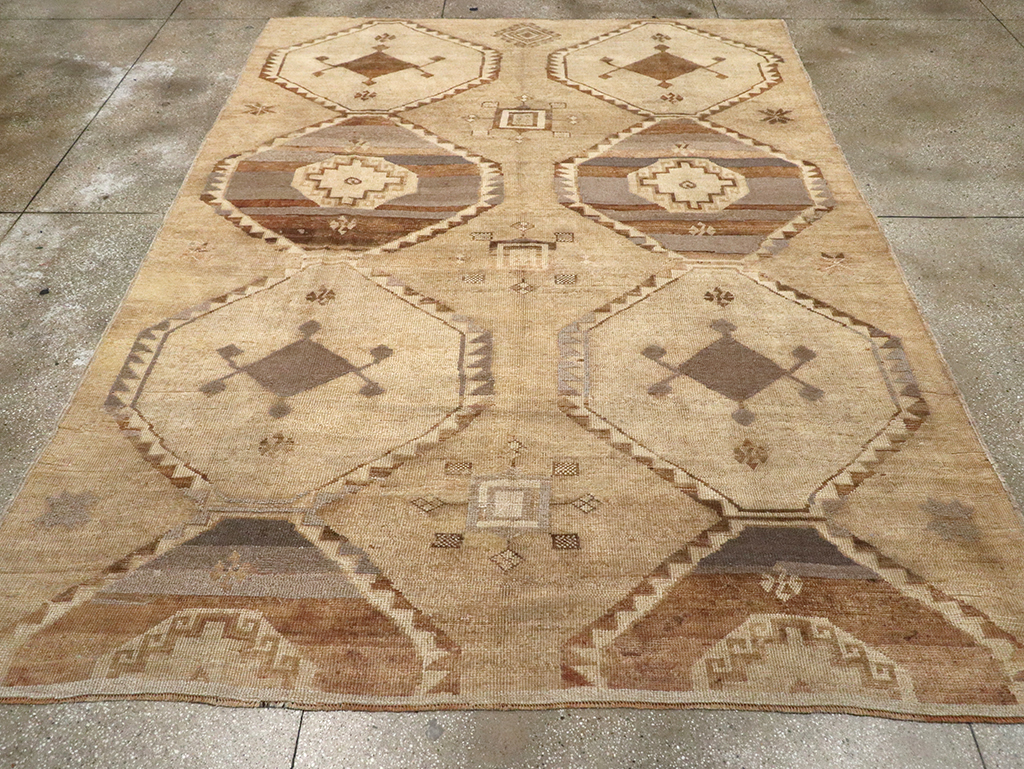 Vintage Turkish Anatolian Room Size Carpet, No.32972 - Gsblank