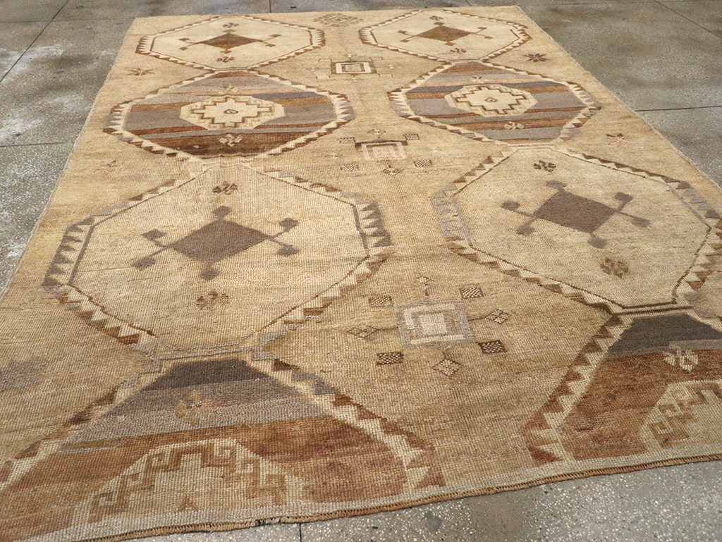 Vintage Turkish Anatolian Room Size Carpet, No.32972 - Gsblank