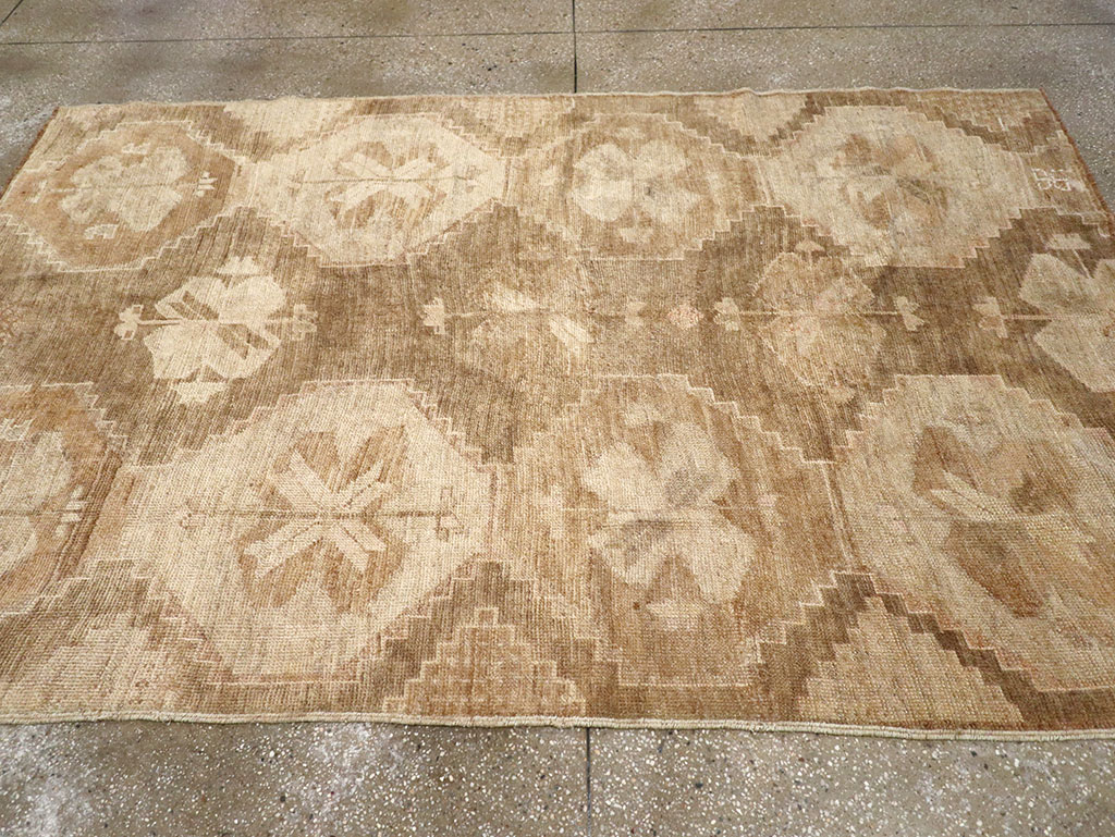 Vintage Turkish Anatolian Accent Rug, No.32973 - Gsblank