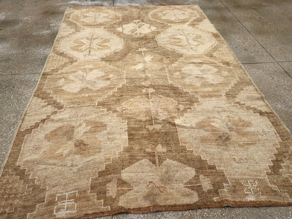 Vintage Turkish Anatolian Accent Rug, No.32973 - Gsblank