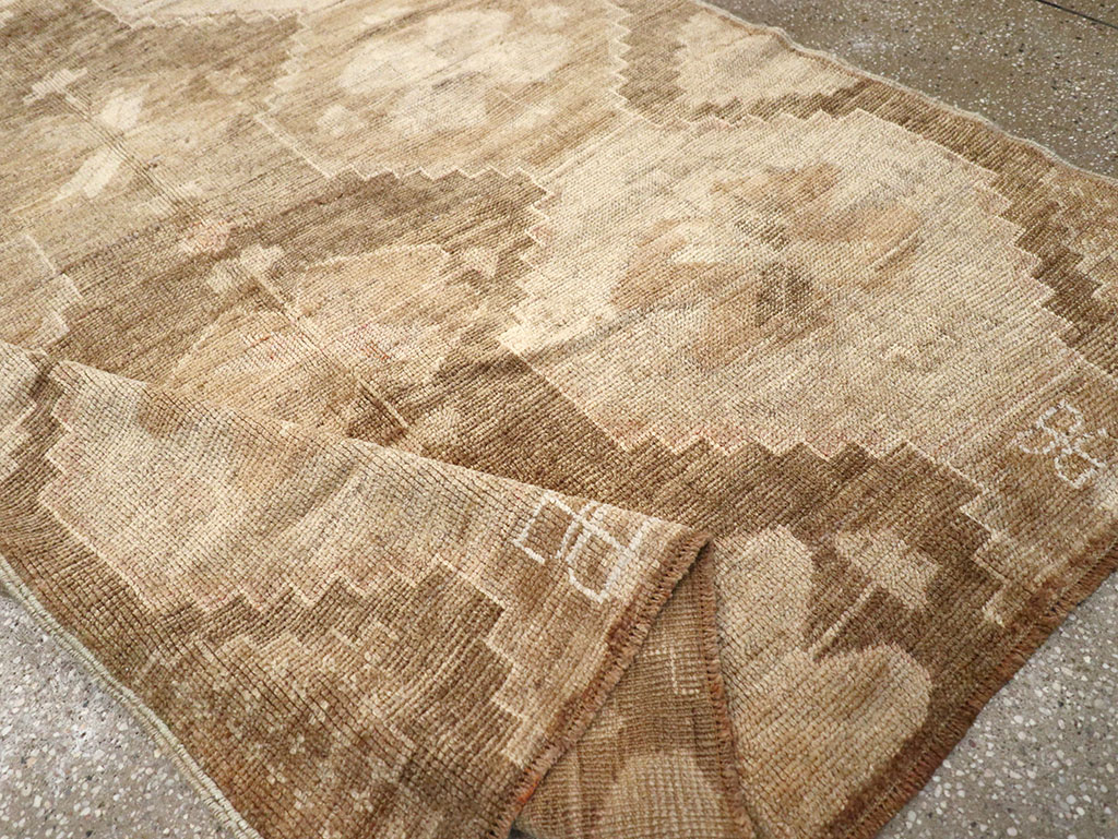 Vintage Turkish Anatolian Accent Rug, No.32973 - Gsblank