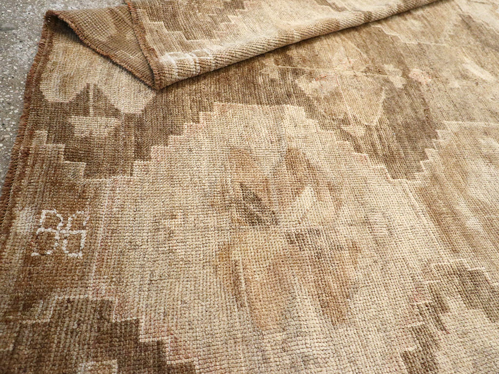 Vintage Turkish Anatolian Accent Rug, No.32973 - Gsblank