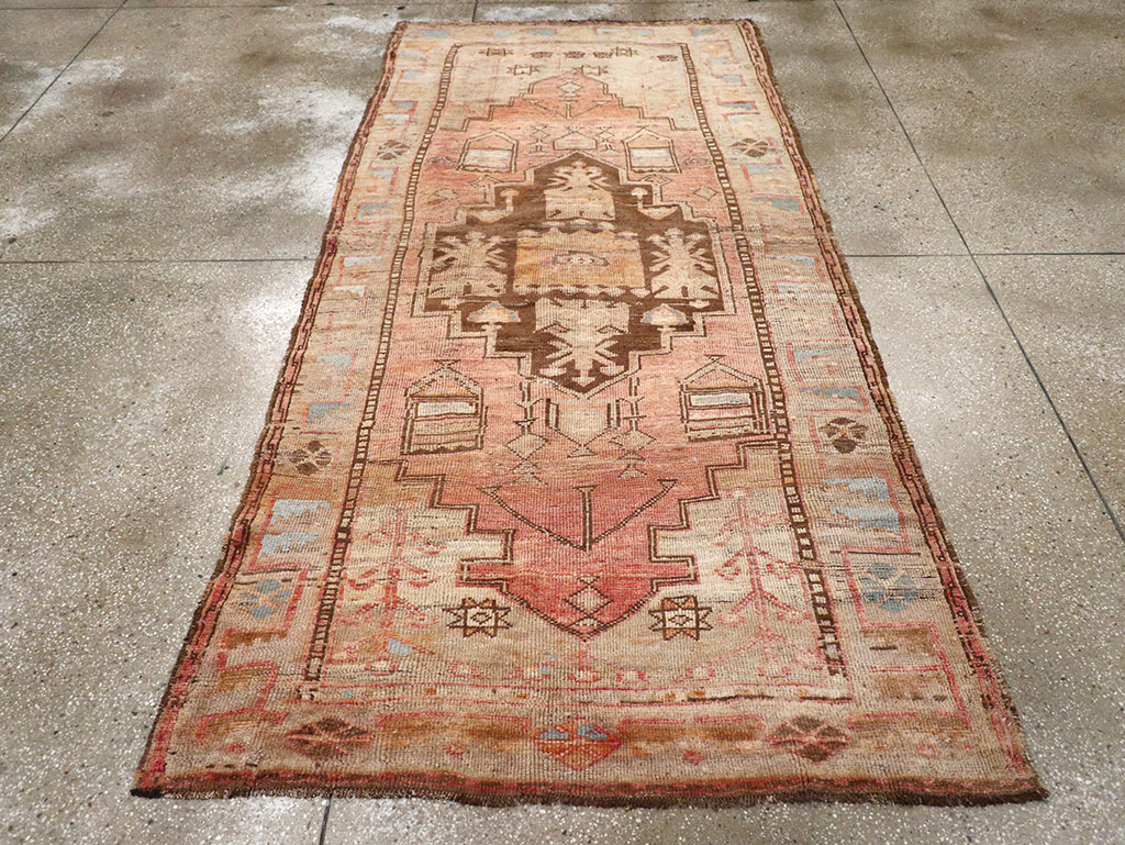 Vintage Turkish Anatolian Gallery Carpet, No.32976 - Gsblank