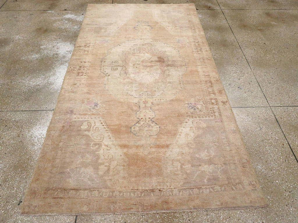 Vintage Turkish Anatolian Accent Rug, No.32977 - Gsblank