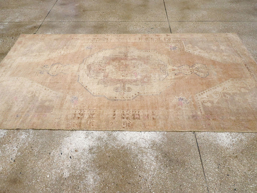 Vintage Turkish Anatolian Accent Rug, No.32977 - Gsblank