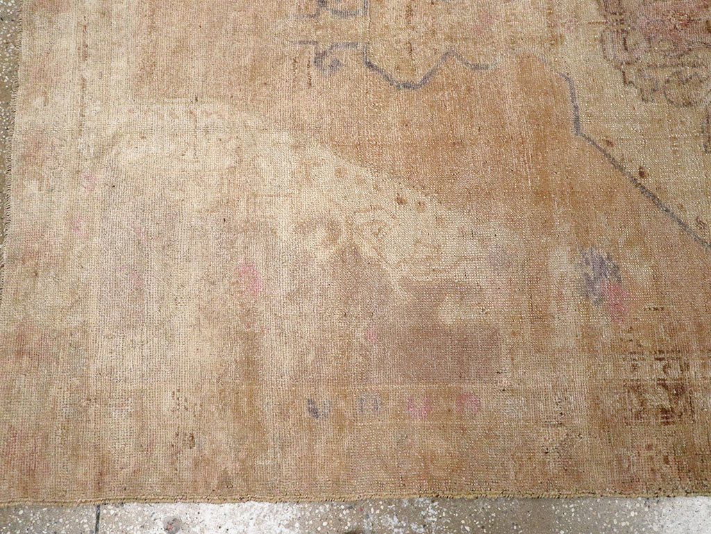 Vintage Turkish Anatolian Accent Rug, No.32977 - Gsblank