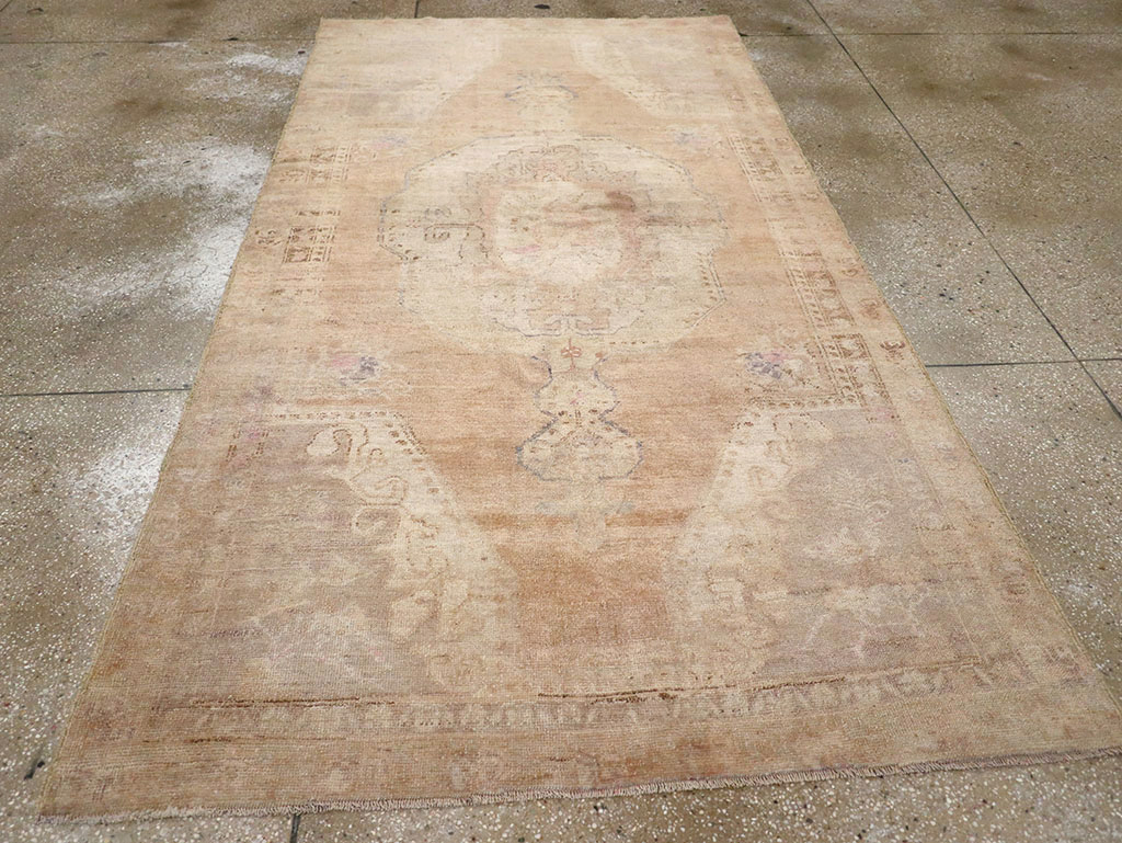 Vintage Turkish Anatolian Accent Rug, No.32977 - Gsblank