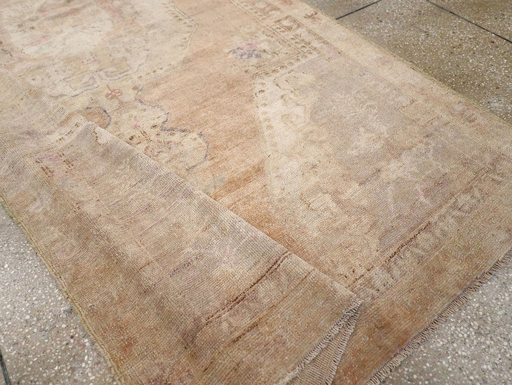 Vintage Turkish Anatolian Accent Rug, No.32977 - Gsblank