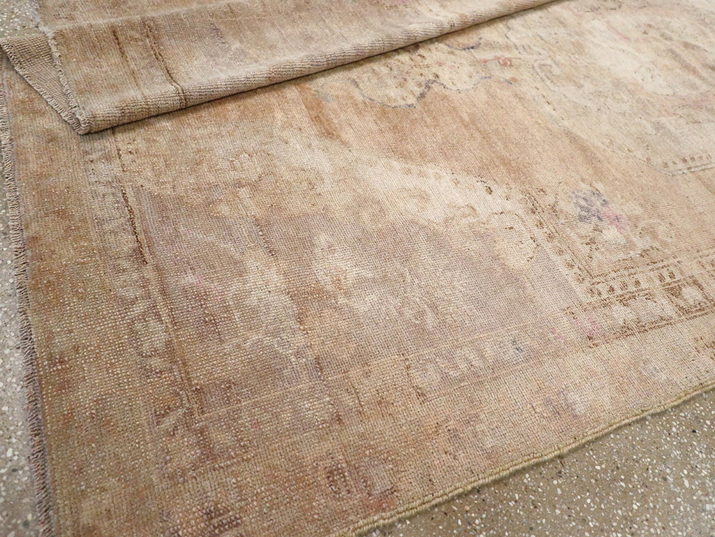 Vintage Turkish Anatolian Accent Rug, No.32977 - Gsblank