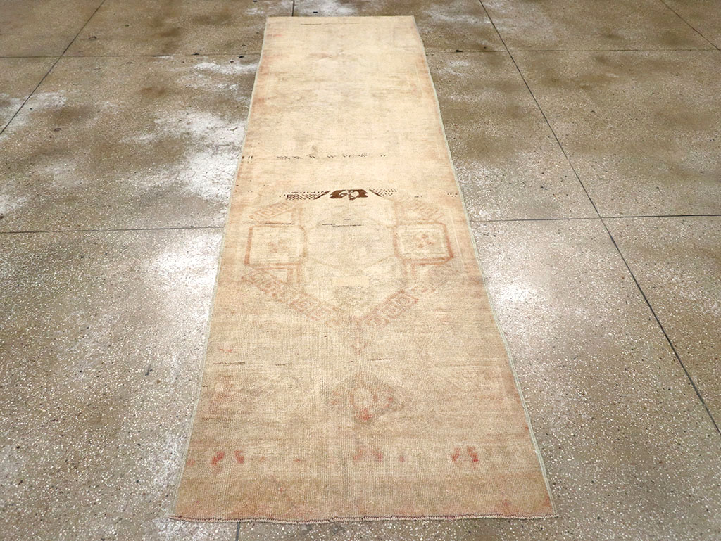 Vintage Turkish Anatolian Runner, No.32979 - Gsblank