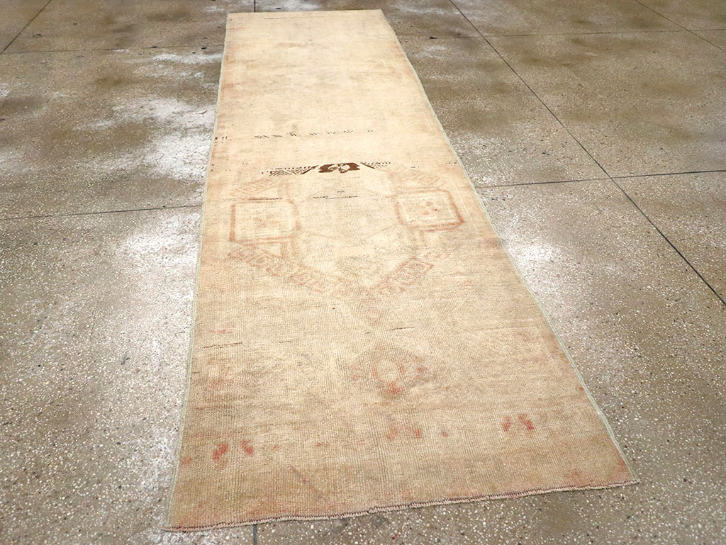 Vintage Turkish Anatolian Runner, No.32979 - Gsblank