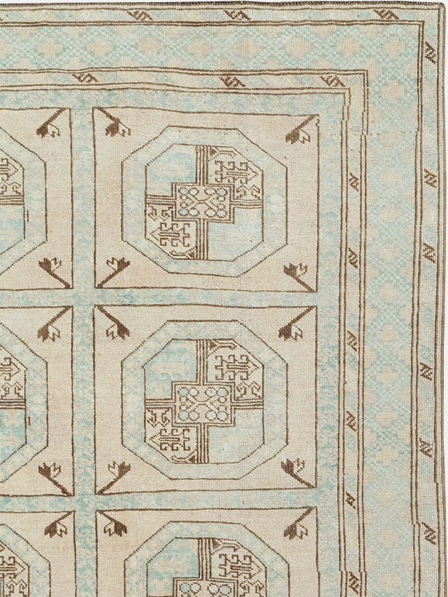 Vintage Turkish Anatolian Accent Rug, No.33049 - Gsblank