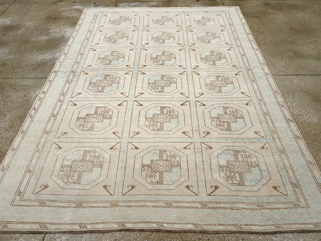 Vintage Turkish Anatolian Accent Rug, No.33049 - Gsblank
