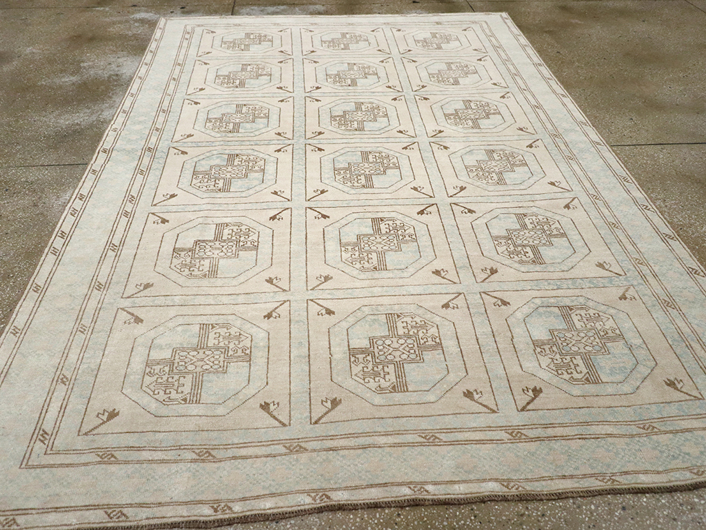 Vintage Turkish Anatolian Accent Rug, No.33049 - Gsblank
