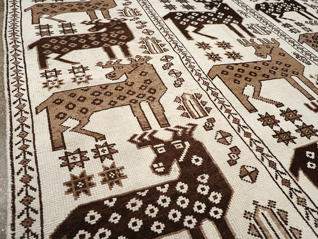 Vintage Turkish Pictorial Room Size Carpet, No.33119 - Gsblank