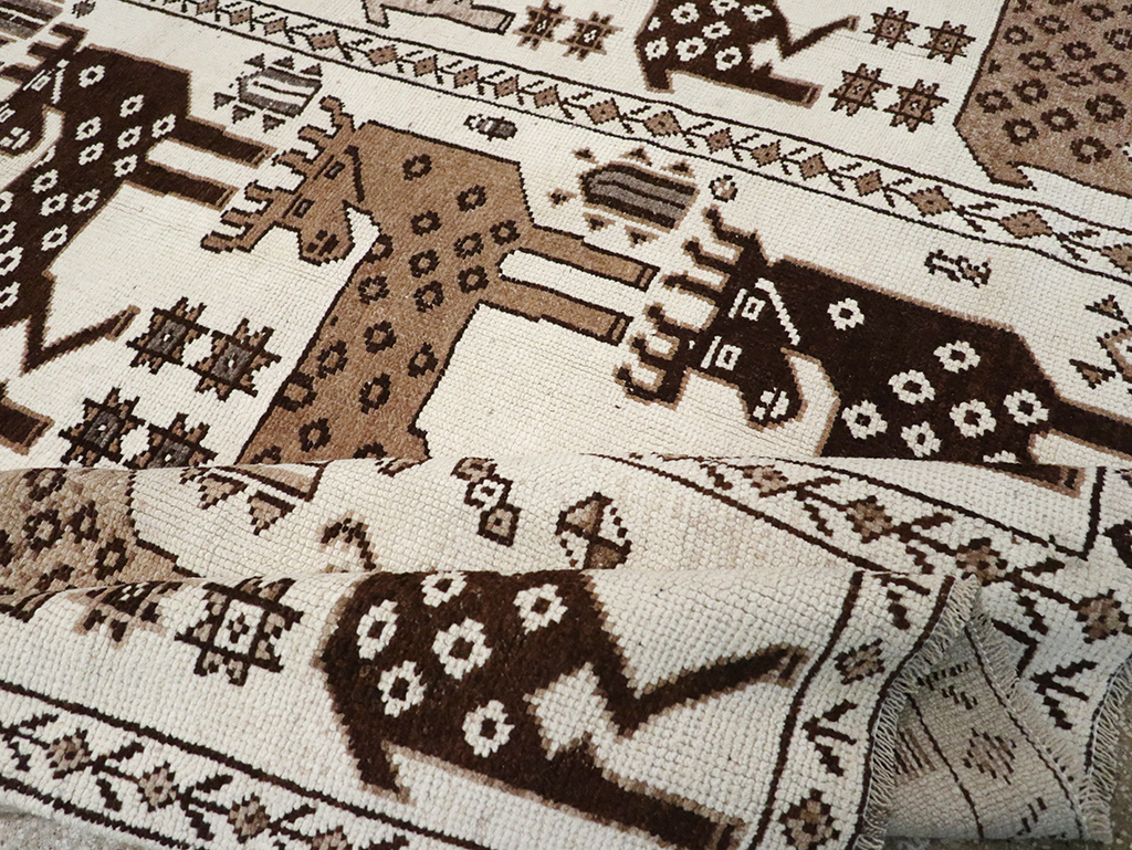 Vintage Turkish Pictorial Room Size Carpet, No.33119 - Gsblank