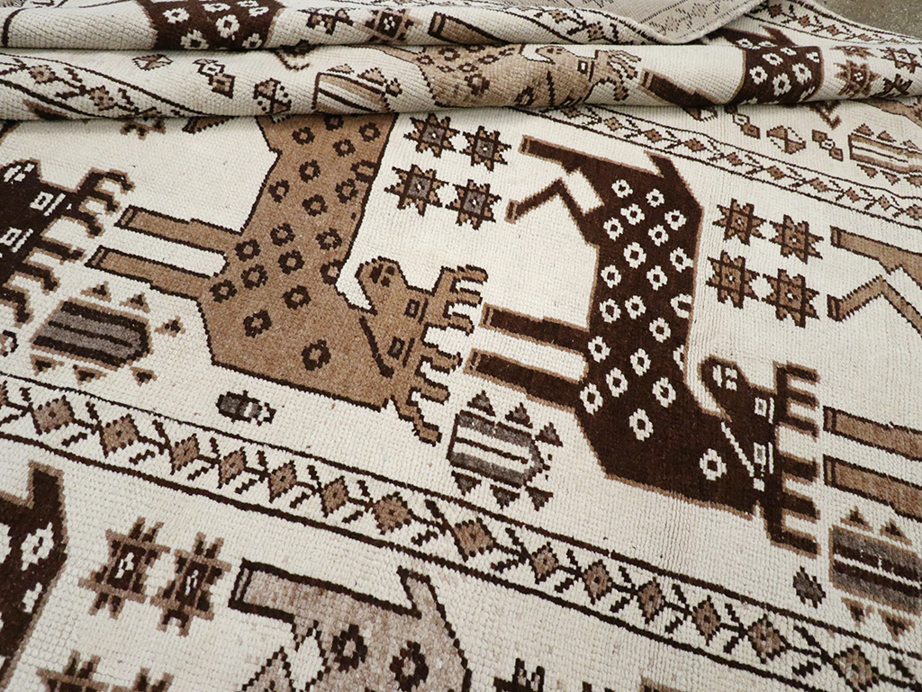 Vintage Turkish Pictorial Room Size Carpet, No.33119 - Gsblank